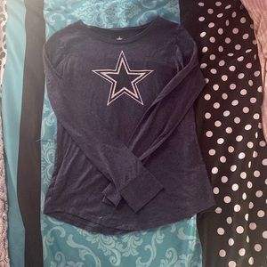 Dallas cowboys long sleeve shirt never has been worn